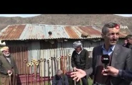 Dedelerinden öğrendikleri işten ekmeklerini kazanıyorlar