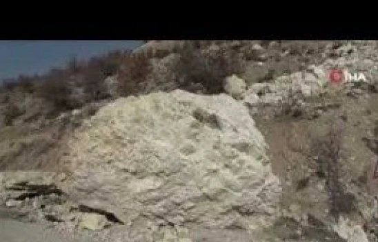 Deprem , Malatya'da dağları yerinde oynattı