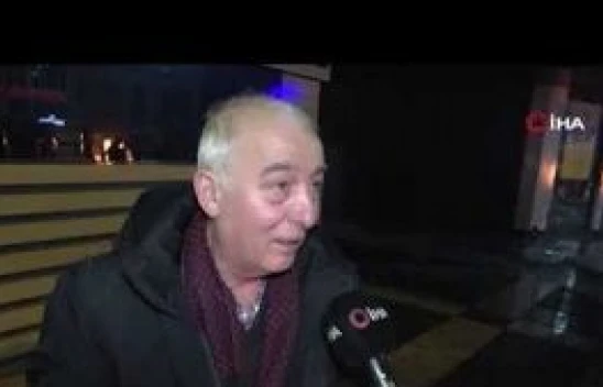 Depremden etkilenen Malatyalılar akşamı dışarıda geçiriyor