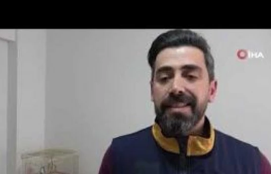 Depremin 10'uncu gününde enkazdan canlı çıkan papağanı sağlık personeli sahiplendi