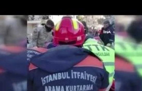 Depremin 228. saatinde 13 yaşındaki çocuk enkazdan canlı kurtarıldı
