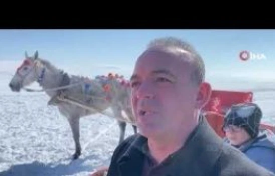 Depremzede ailelerin Çıldır Gölü'nde atlı kızak heyecanı