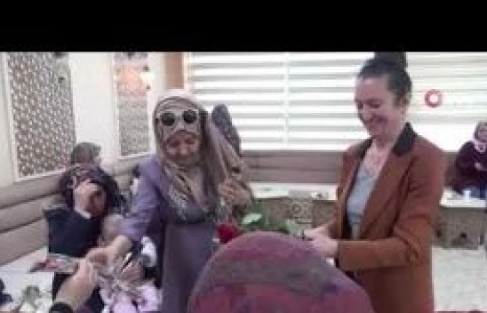 Van'lı kadınlardan depremzede kadınlara 'Ǝ Mart Dünya Kadınlar Günü'' etkinliği