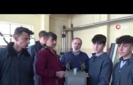 Depremzedeler üşümesin diye liseli gençler soba üretmeye devam ediyor