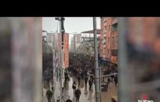 Doğubayazıt'ta halk elektrik zammına karşı yürüdü