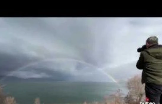 Elazığ'da sağanak sonrası Hazar Gölü'nün üzerinde gökkuşağı oluştu