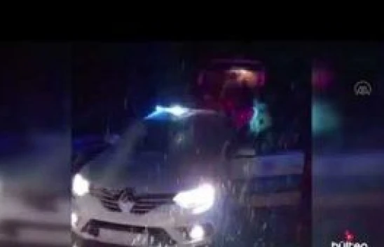 Erzincan'da kar ve tipide arızalanan otobüsteki 44 yolcu kurtarıldı