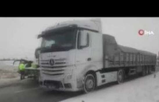 Erzincan'da karda mahsur kalan 5 kişi kurtarıldı