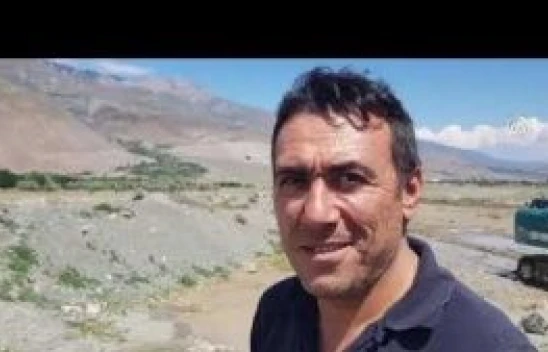 Erzincan'da selin 3 kilometre sürüklediği kamyonet hurdaya döndü