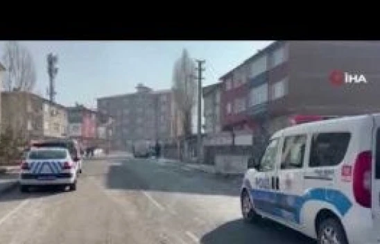 Eşini silahla başından vurdu