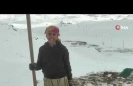 Faraşin Yaylası'nda yaşayan ailenin karla mücadelesi