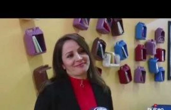 Geri dönüşen malzemeler kütüphaneyi renklendirdi