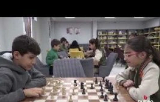 Hakkari'de Şemdinli'de çocuklar satranç kursunda turnuvalara hazırlanıyor