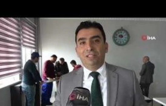 Hakkari Yüksekova'da öğrenci ve öğretmenler köy okulunu tamir etti