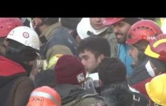 Hatay'dan 182'nci saatte güzel haber: 13 yaşındaki Kaan sağ çıkarıldı