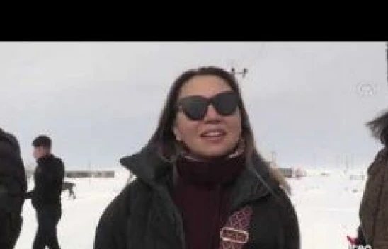 Kars'a gelen Rus rehberlere kar üstünde atlı cirit gösterisi sunuldu