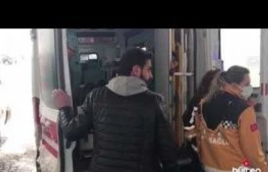 Kars'ta cenazeden dönenleri taşıyan köy minibüsünün devrilmesi sonucu 18 kişi yaralandı