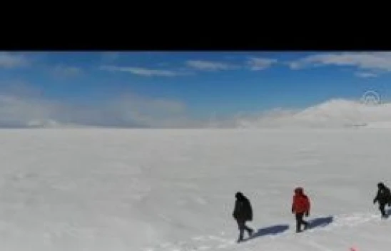 Kars'ta karlı yollar hastalara ulaşmalarına engel olamıyor