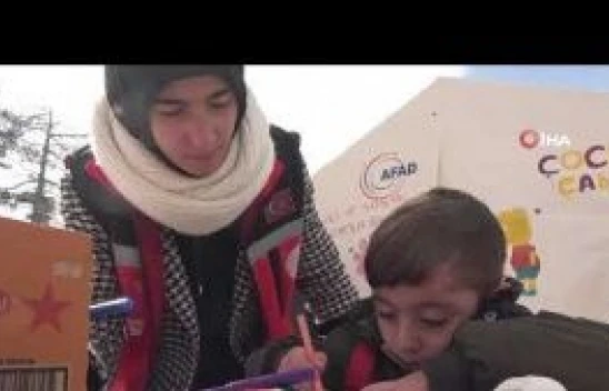 Malatya'da mavi bereliler çocuklarla voleybol oynadı