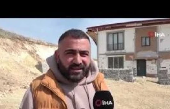 Malatya'da fay hattı üzerindeki ev toz duman oldu