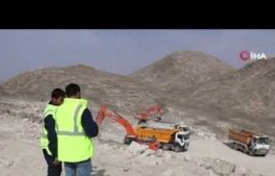 Malatya'da kalıcı konutlar için TOKİ eliyle ilk kazma vuruldu