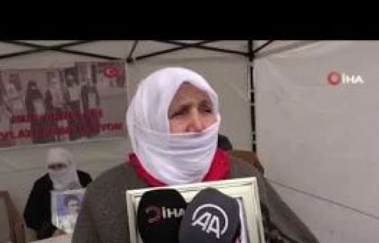 Muşlu anneler kar altında da evlat nöbetine devam etti