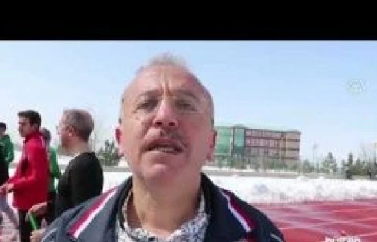 Öğretmen ve öğrenciler otizm farkındalığı için koştu