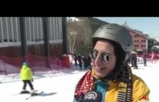 Palandöken'de tatilciler güneşli havada kayak yaptı