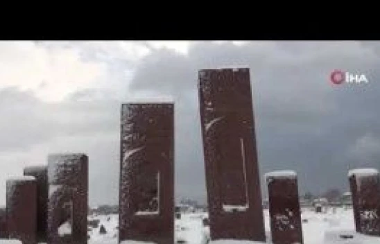 'Sakin şehir' Ahlat'ın tarihi mekanlarından kartpostallık kar manzaraları