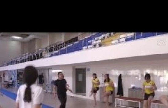 Tunceli'de raftinge yeni başlayan sporcular nehirde değil havuzda kürek çekiyor