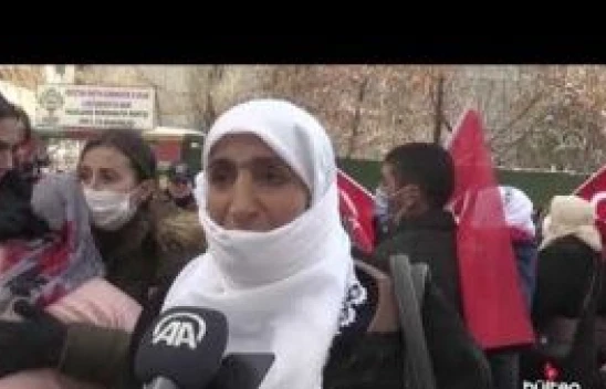 Van'da ailelerin HDP İl Başkanlığı önünde yaptığı eyleme bir aile daha katıldı
