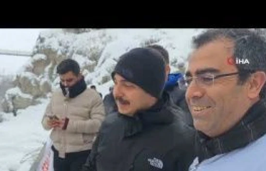 Van Gölü Aktivistleri -15 derecede yüzme şenliği düzenledi