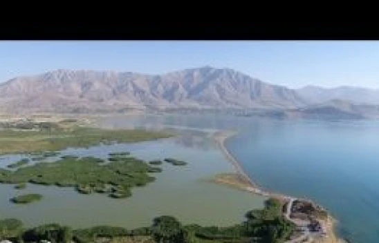 Van Gölü'nde sular çekildi, adacıklar ortaya çıktı