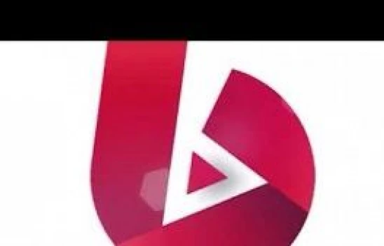 Yüksekliği hesaplayamadı, kamyoneti balkon duvarına sıkıştırdı