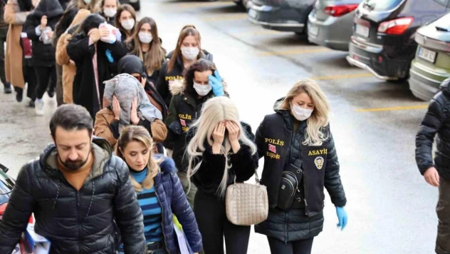'Barbie-Es' fuhuş operasyonunda yakalanan 18 kişiden 9'u tutuklandı