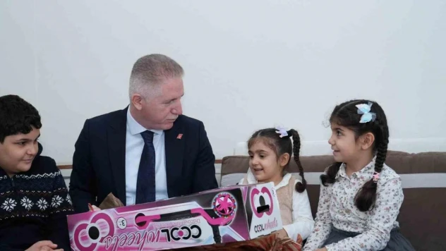 'Bir Çocuk Bir Dilek Projesi' kapsamında çocukların dilekleri teslim edilmeye başlandı