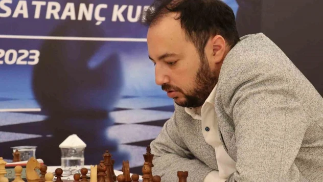 'Cumhuriyetimizin 100. Yılı Türkiye İş Bankası Satranç Kupası'nda şampiyon IM Ediz Gürel oldu
