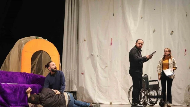 'İkinin İkisi' oyunu seyirciyle buluşmak için gün sayıyor