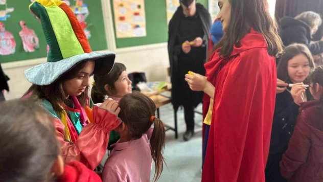 'Kardeşim üşümesin' diye yola çıktılar, 10 yılda 10 bin öğrenciyi ısıttılar