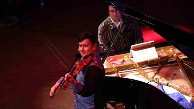 'Muhteşem İkili'den kahkaha dolu konser