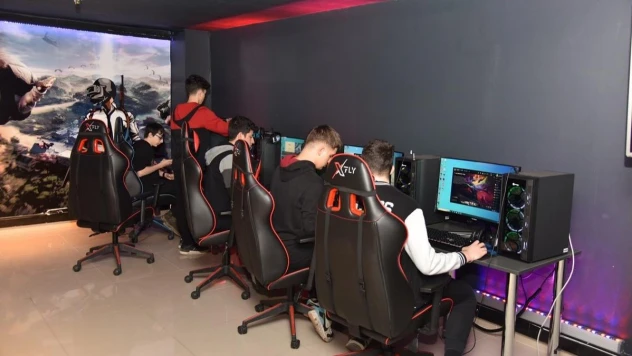 'ÖNEM' gençleri Kartepe Genç Akademi'de keyifli zaman geçirdi