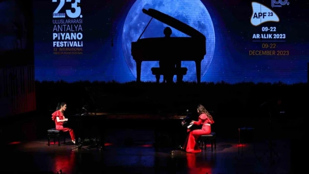 'Piyanonun kraliçeleri' Antalya'da sahne aldı
