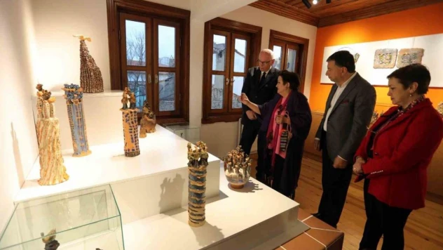'Şehrin Ateşi Seramik Galerisi' yolculuğu 'Kuşlar, Evler, Ağaçlar' ile devam ediyor