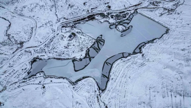 'Tokat'ın çatı katı'ndaki donan gölet, hayran bırakan kış tablosuna dönüştü