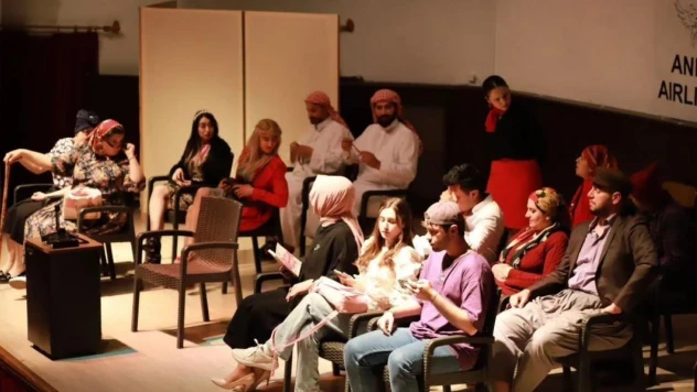 'Uçuşa Hazırız' adlı tiyatro oyunu sahnelendi