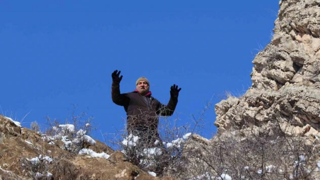 'Yalnız Kurt' lakaplı Nizam Kul, Sitare Dağı'na koşarak tırmanıyor