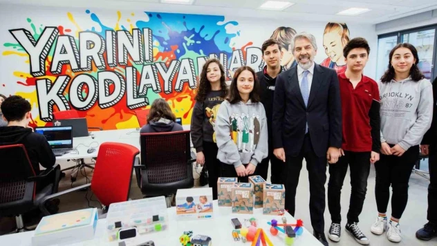 'Yarını Kodlayanlar' gençleri yapay zekâ ile buluşturmaya devam ediyor