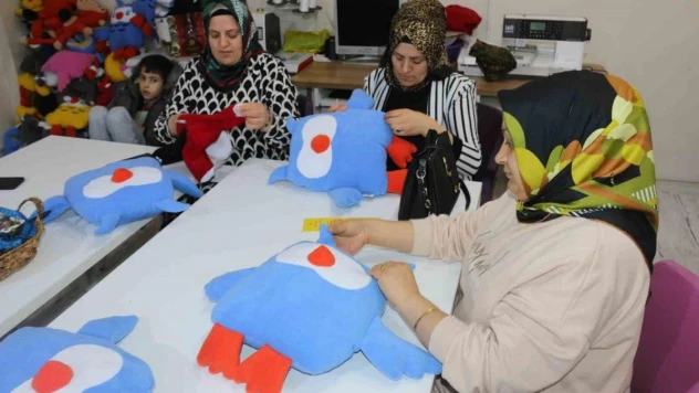 'Zivzik' narından esinlenen kadınlar, ürettikleri oyuncaklar ile ev ekonomisine katkı sağlıyor