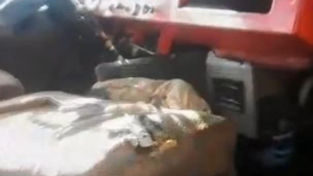 1 ay önce kamyonetine ayı saldırmıştı şimdi ise vincini parçaladı