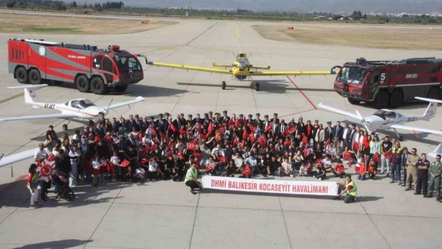 100. yıl coşkusunu uçaklar ile yaşadılar